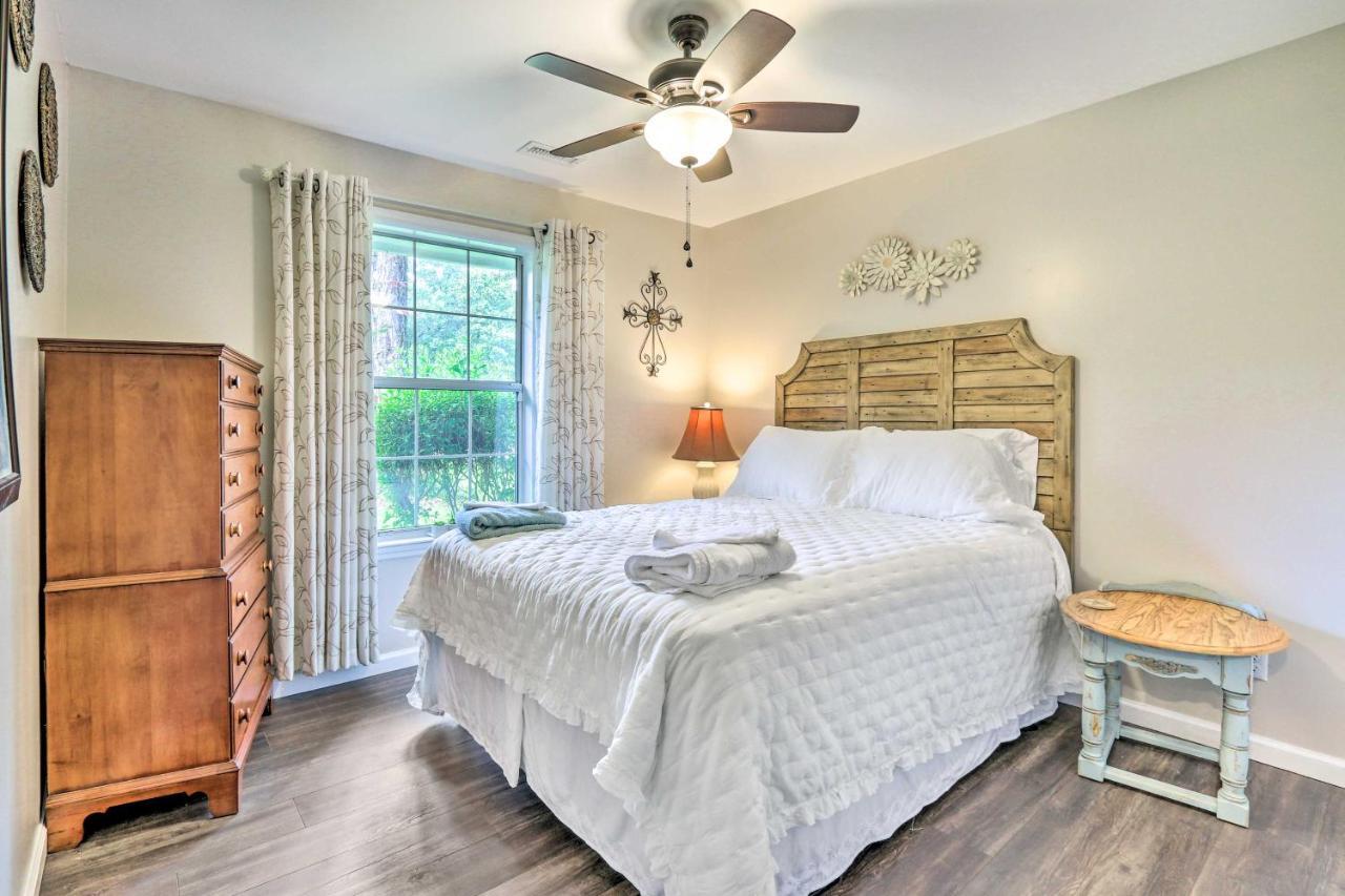 Peaceful Beaufort Home With Front Porch And Grill ภายนอก รูปภาพ