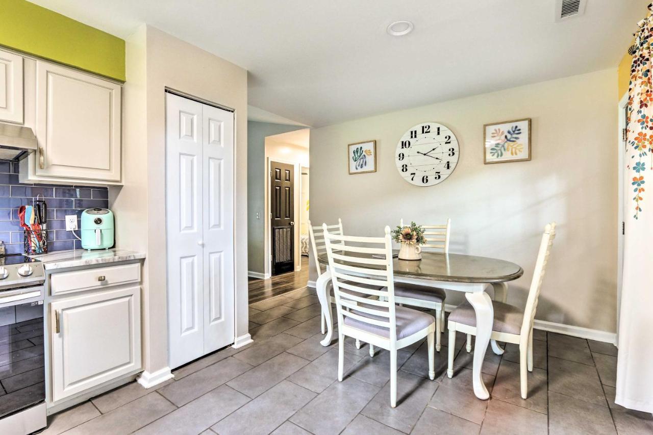 Peaceful Beaufort Home With Front Porch And Grill ภายนอก รูปภาพ