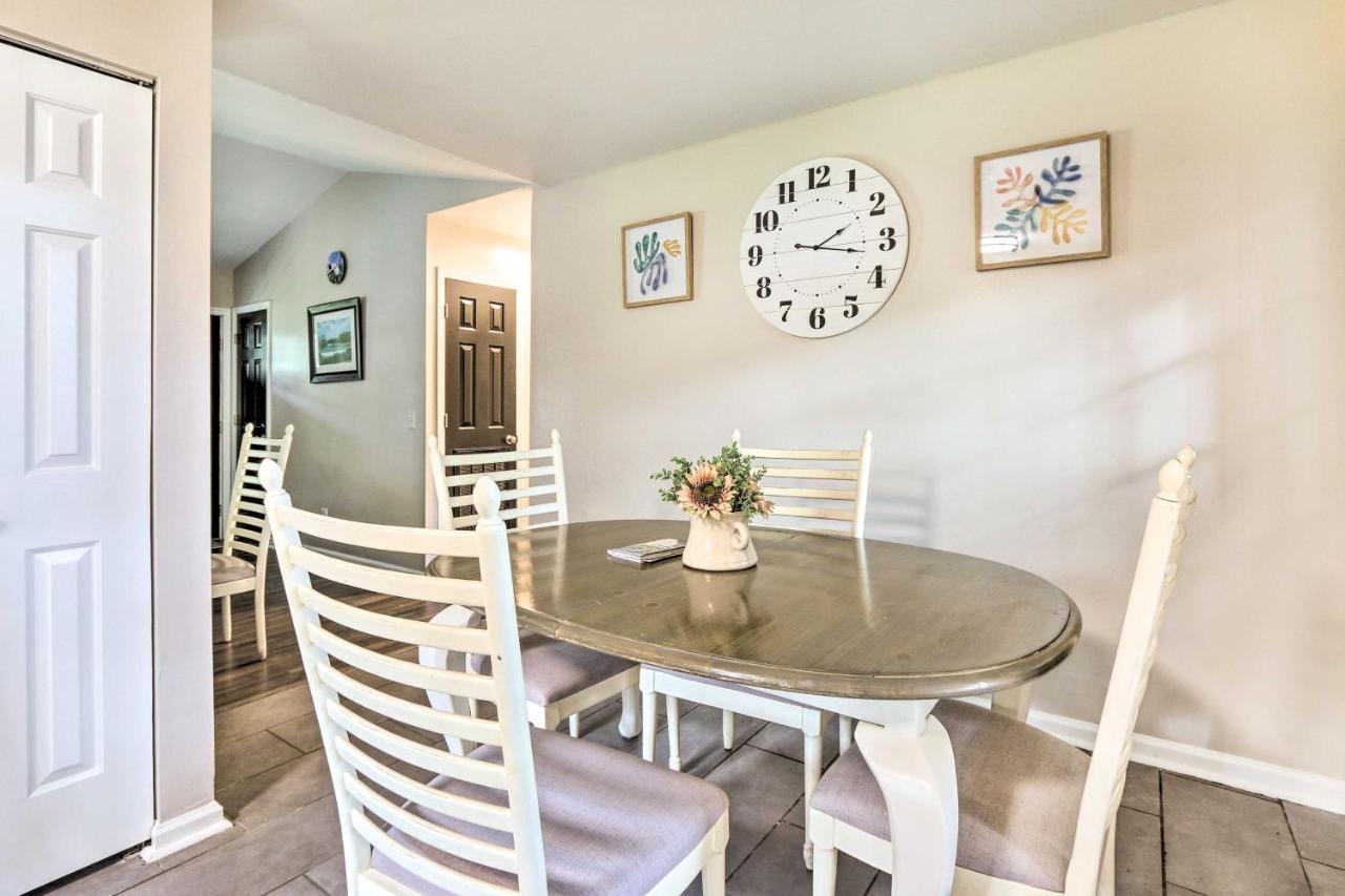 Peaceful Beaufort Home With Front Porch And Grill ภายนอก รูปภาพ